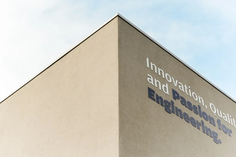 Fachada Payof Innovation, Quality and Passion for Engineering